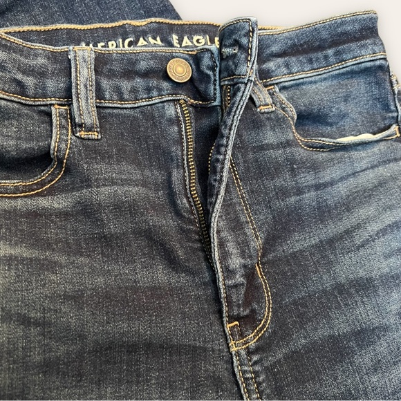 AMERICAN EAGLE - AE Ne(x)t Level Super High-Waisted Jegging in Medium Wash, 29” - Picture 7 of 16